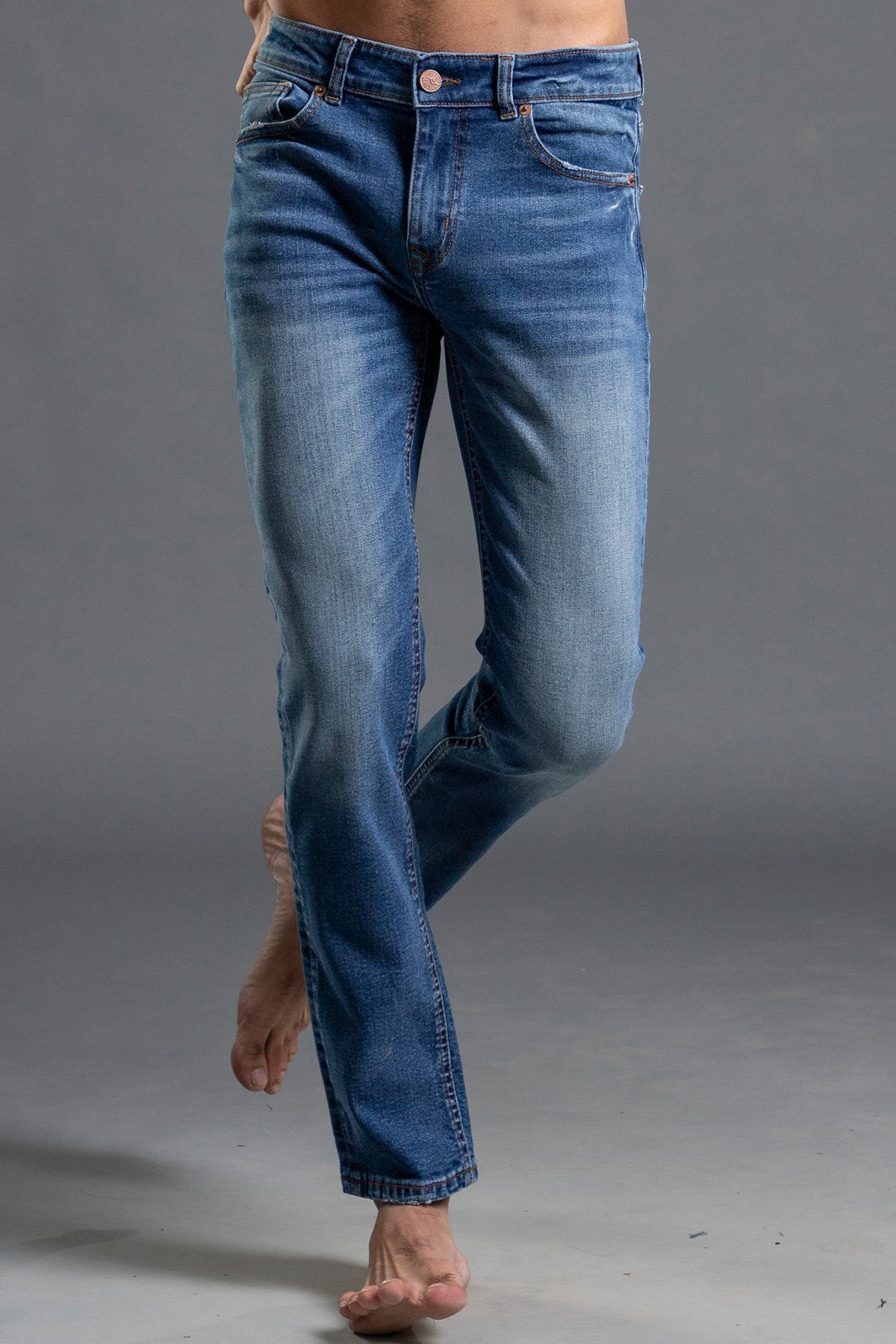 Rainmoon Light Straight Jeans