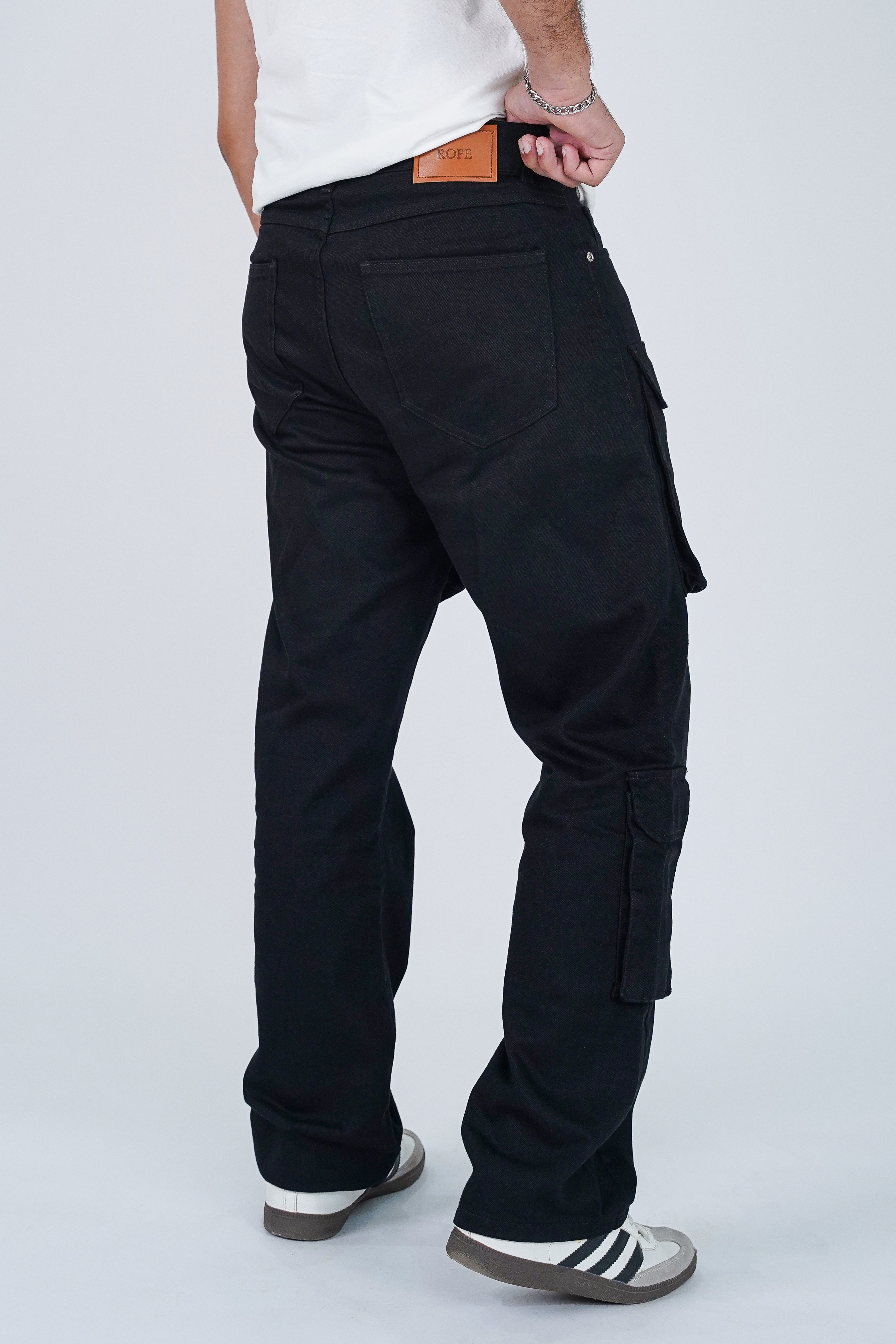 RELAXED CARGO JEANS