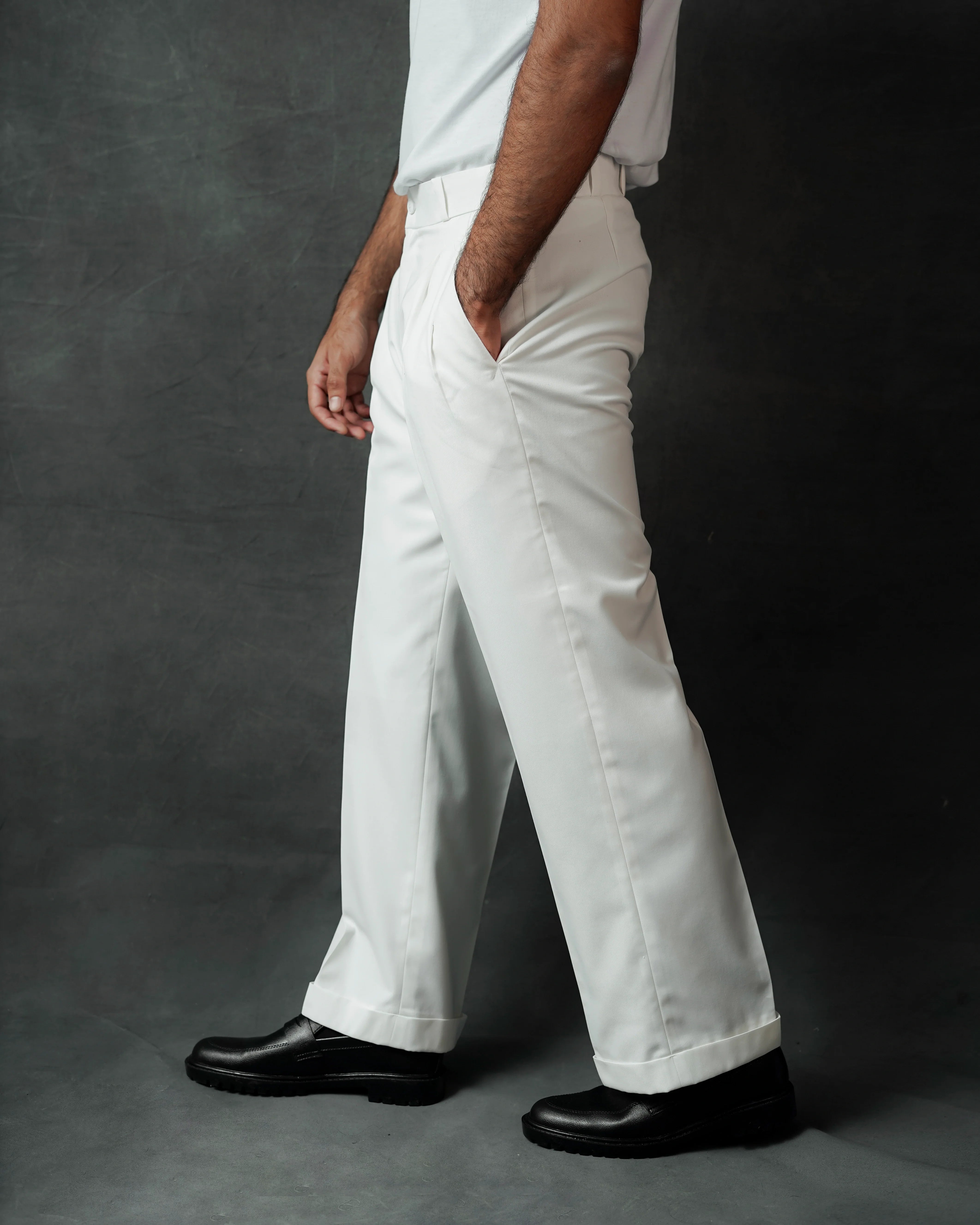 WHITE PLEATED STRAIGHT PANT
