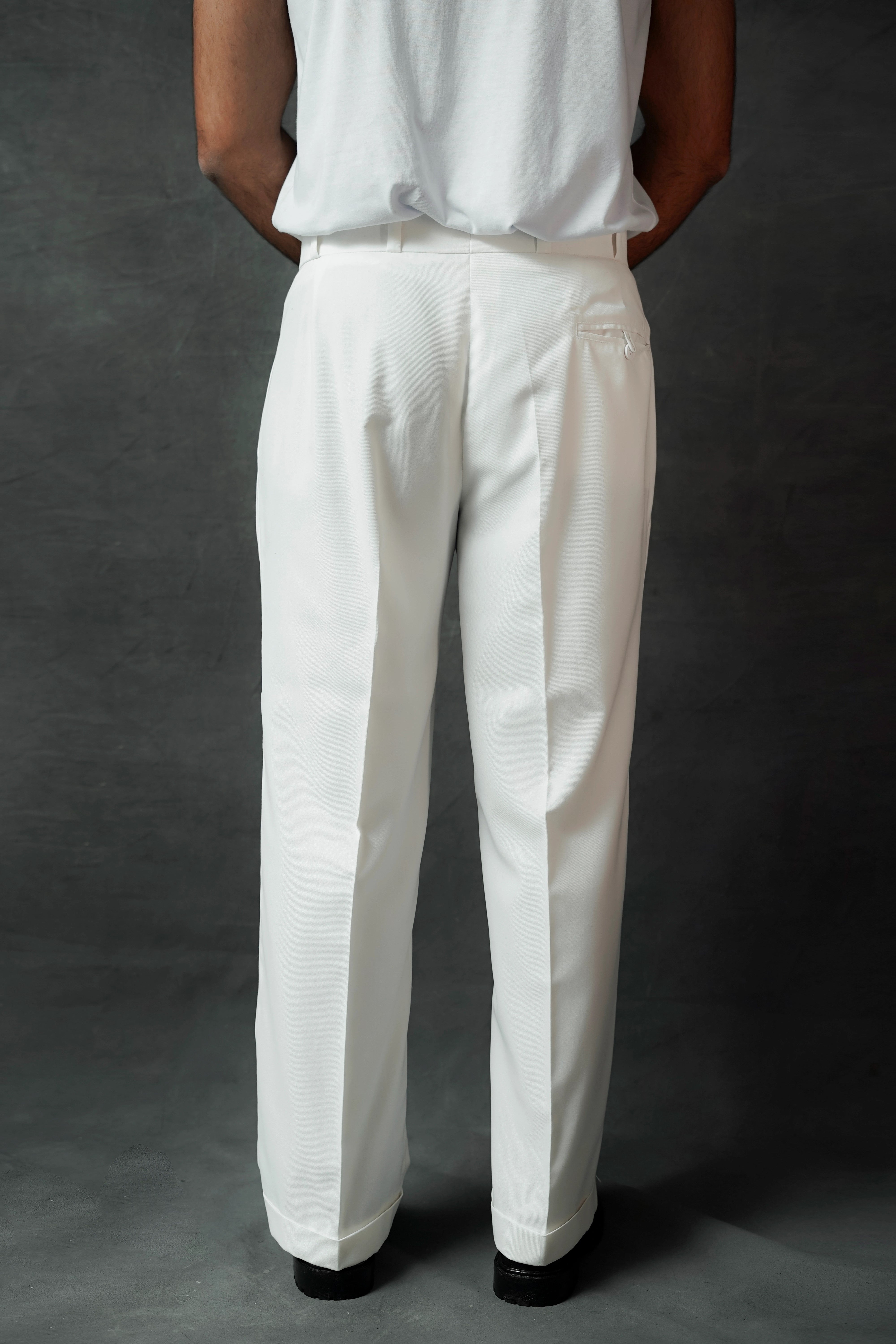 WHITE PLEATED STRAIGHT PANT