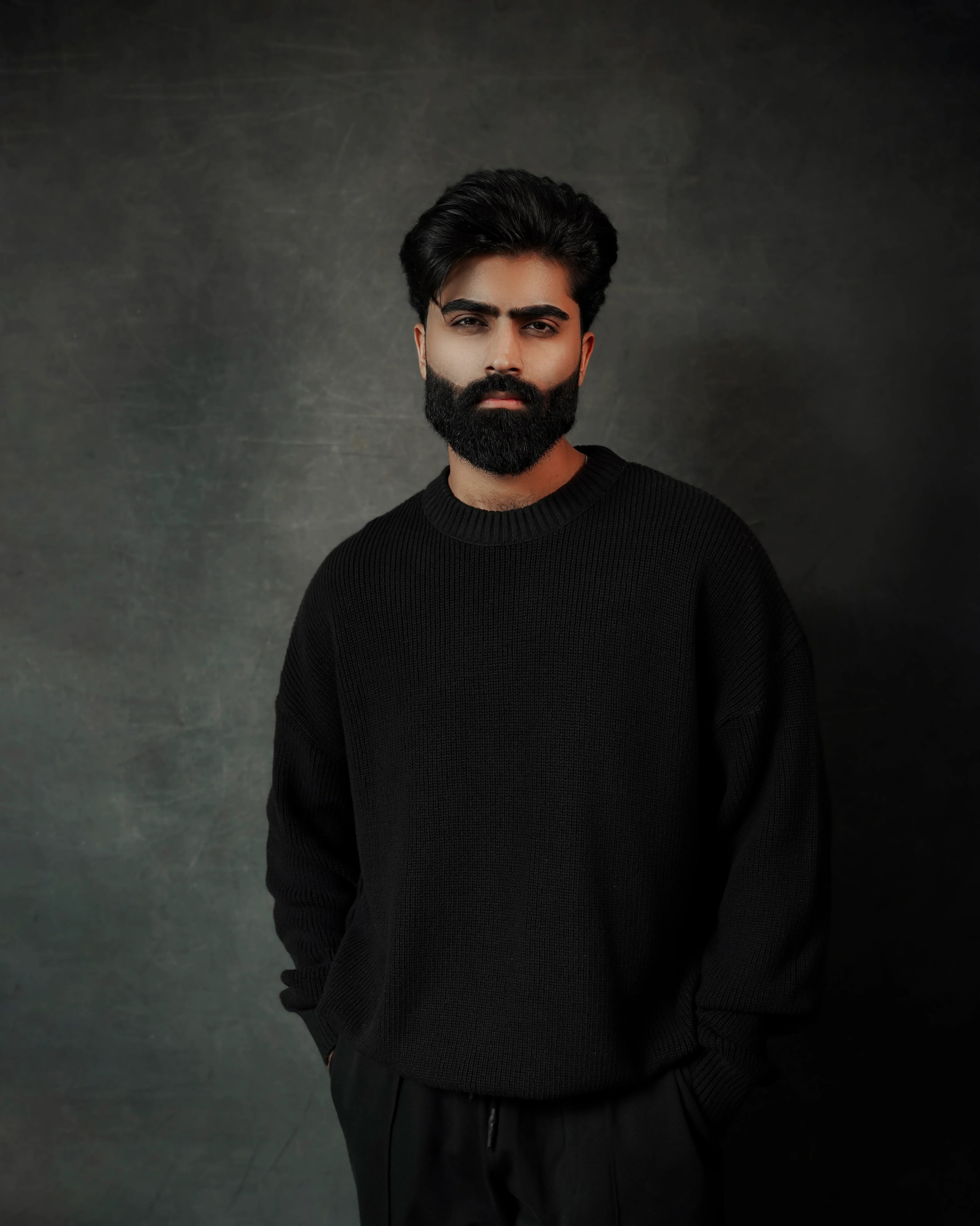 RICH BLACK RELAXED SWEATER