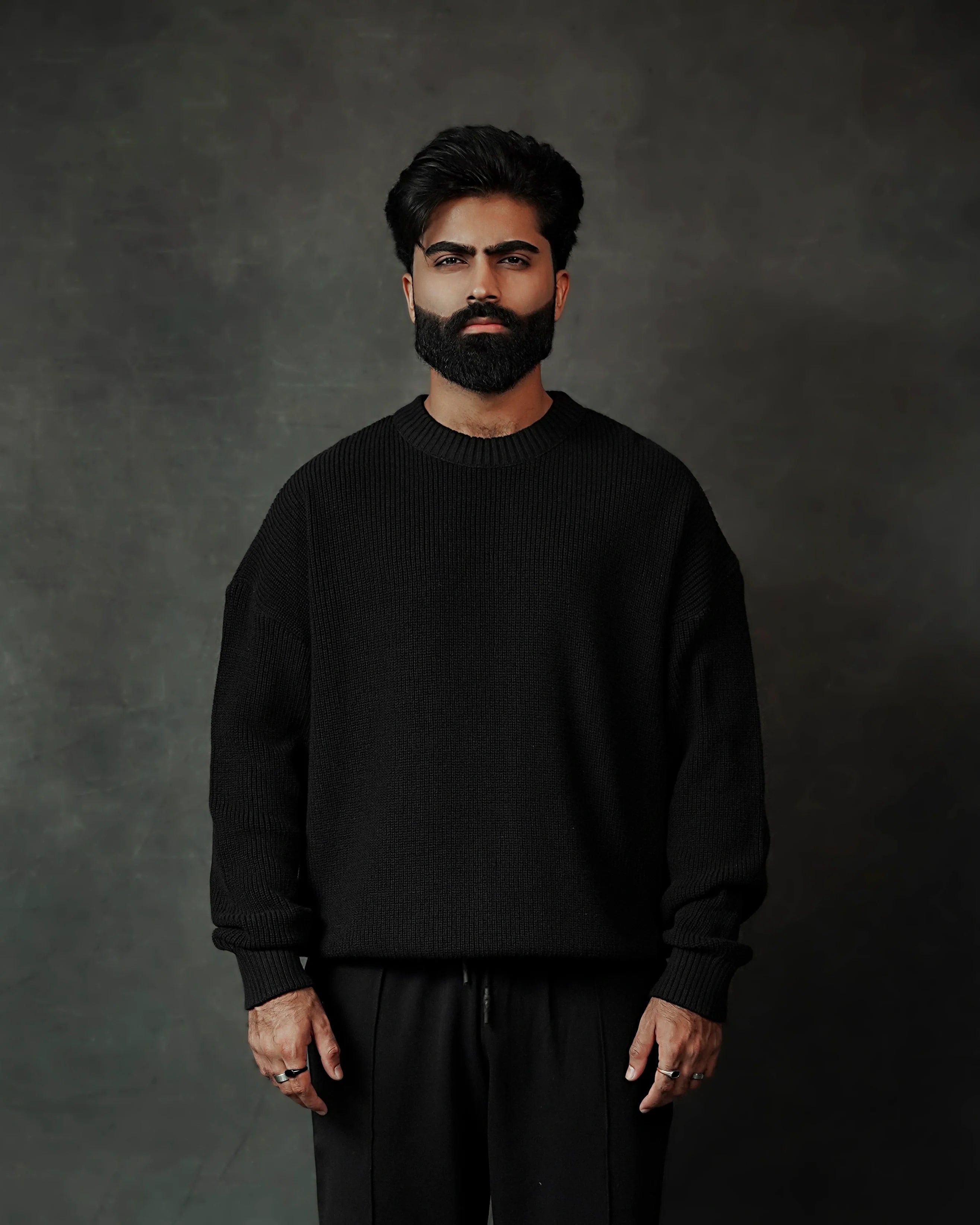 RICH BLACK RELAXED SWEATER