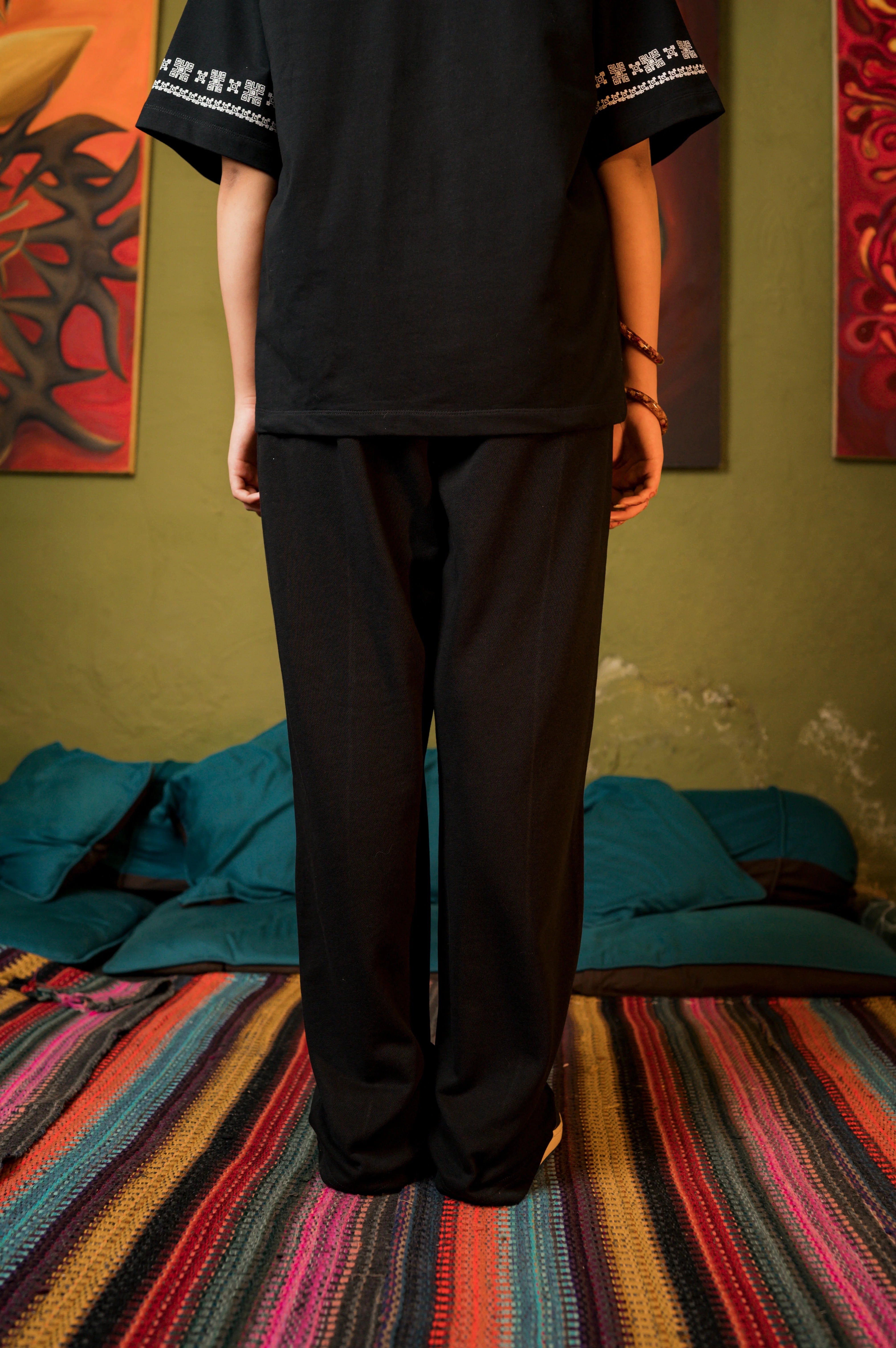 BLACK PLEATED STRAIGHT TROUSER